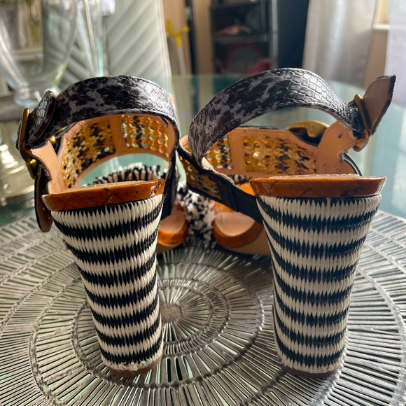 Coach Robin Sandal - Picture 3 of 6